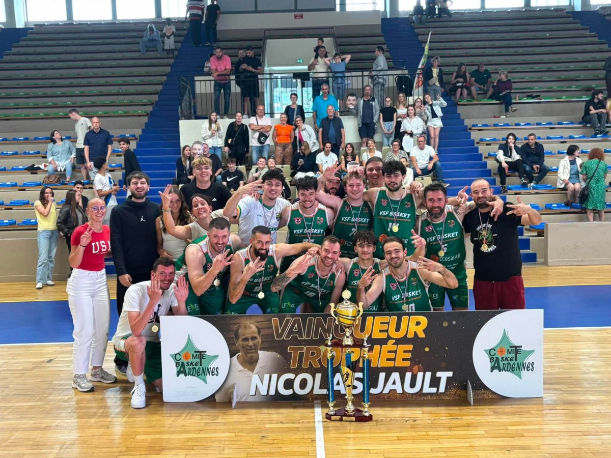 👑 26 matchs, 26 victoires — les Séniors écrivent la plus belle page de l’histoire du VSF Basket !